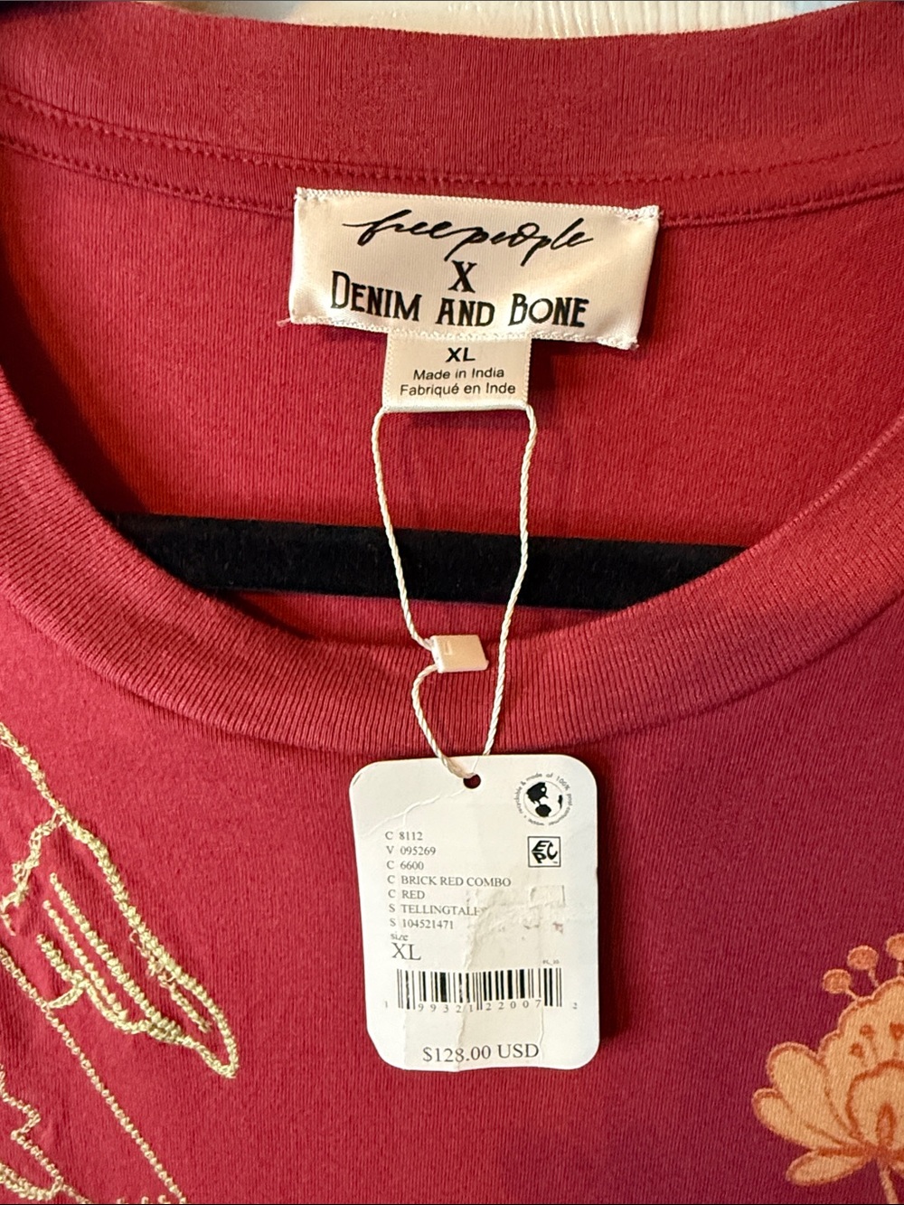 Free People & Denim and Bone Collab Red Graphic Floral & Animal Tee embroidered - Picture 2 of 4